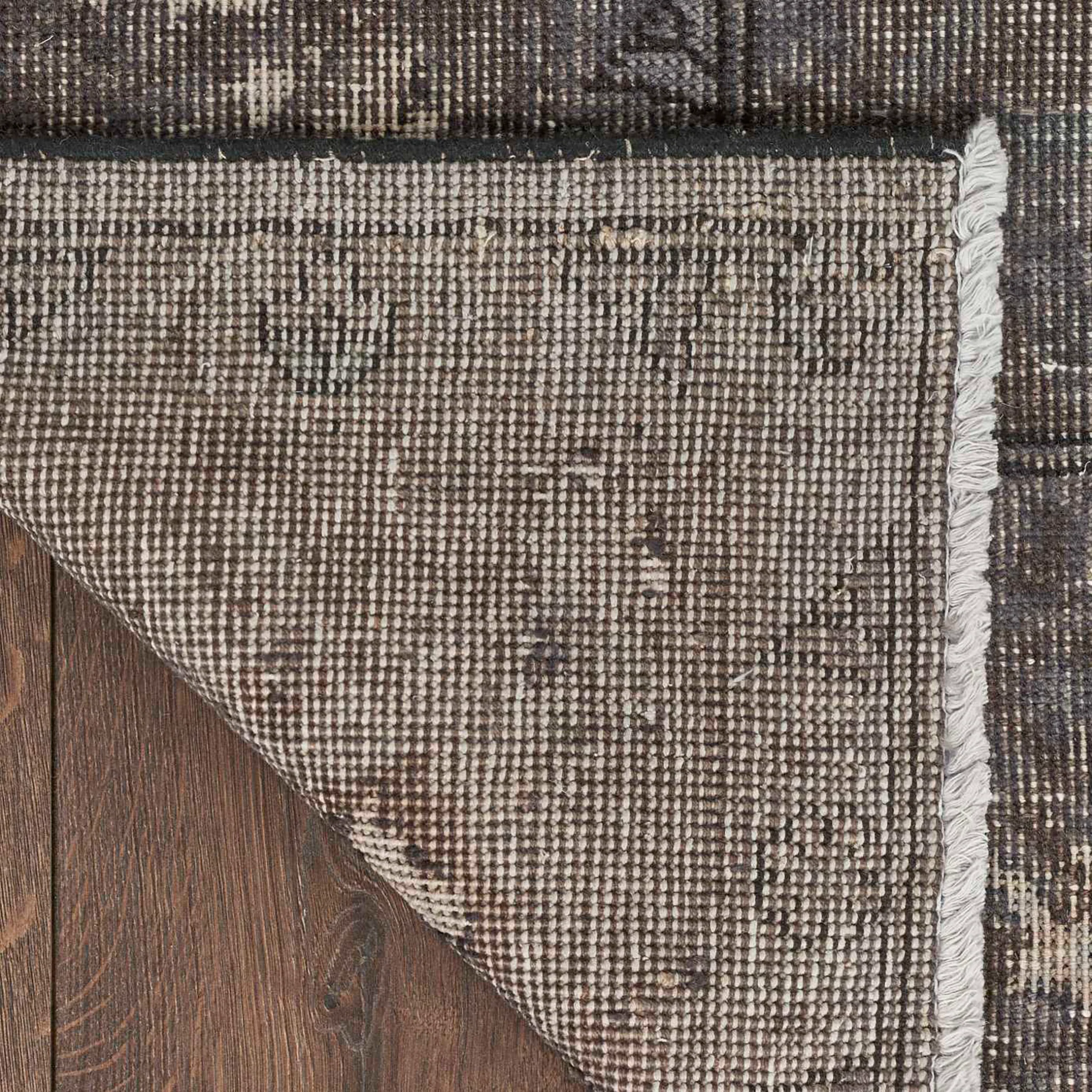 Akbari Rug - Image 4