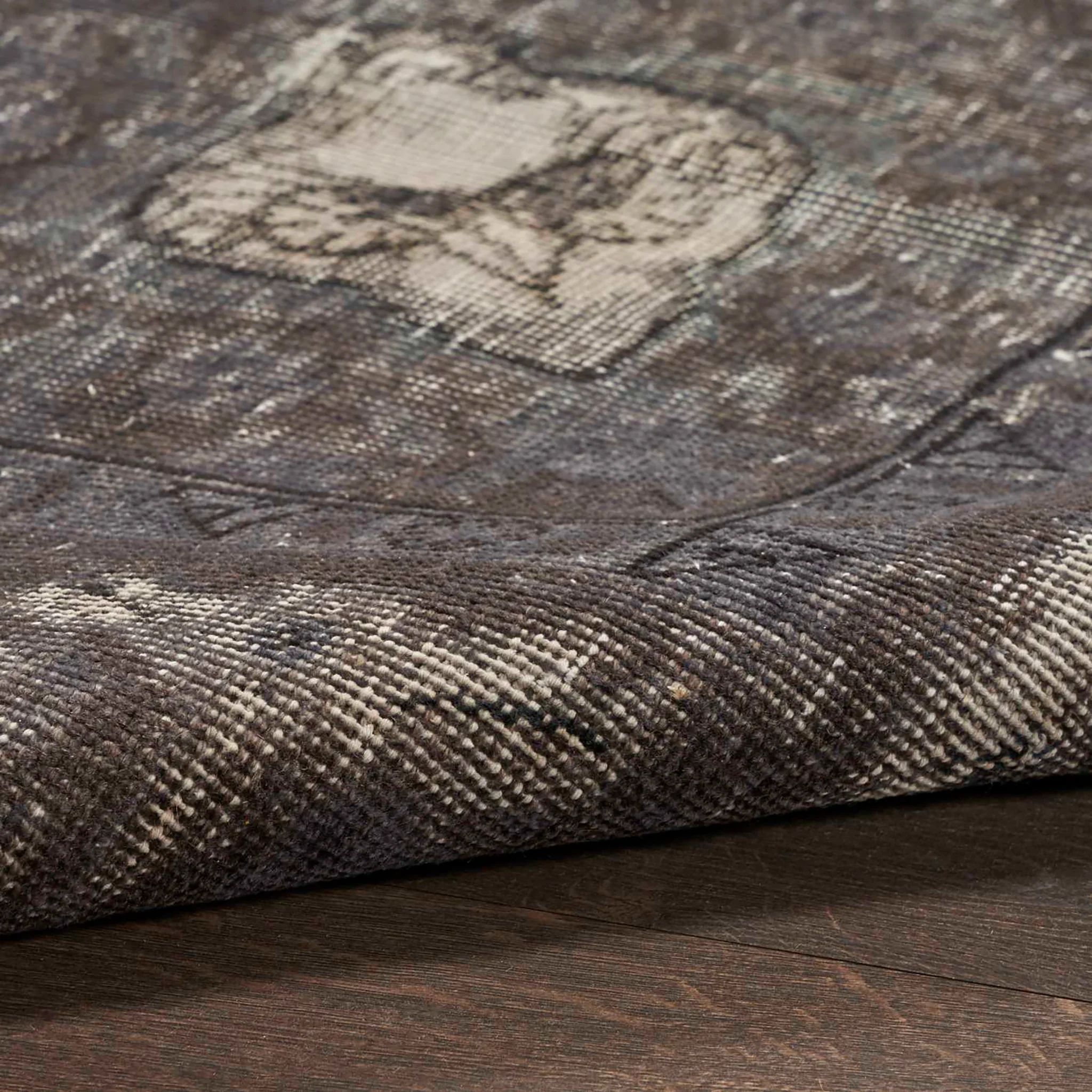 Akbari Rug - Image 5