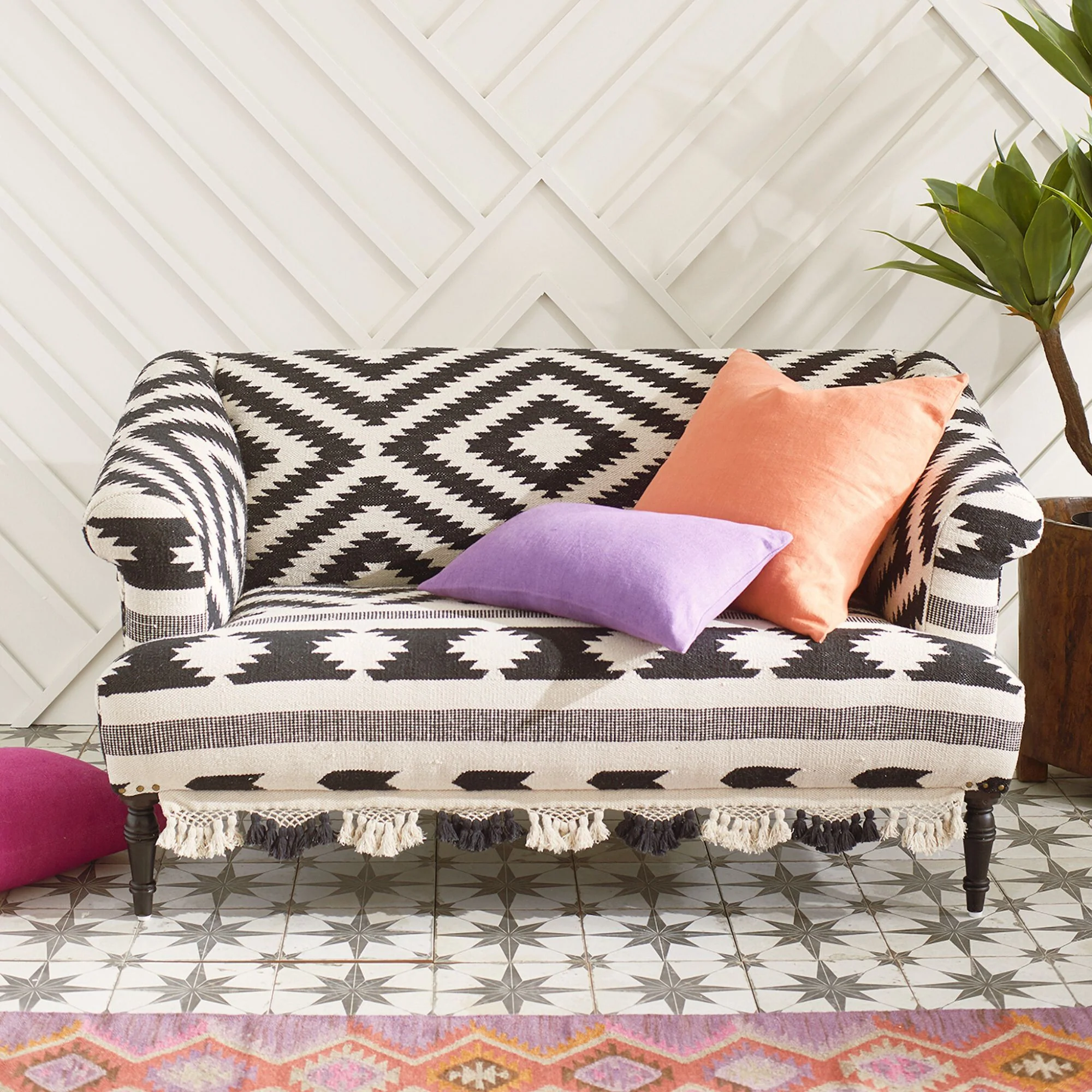Bridal Rug Settee - Image 3