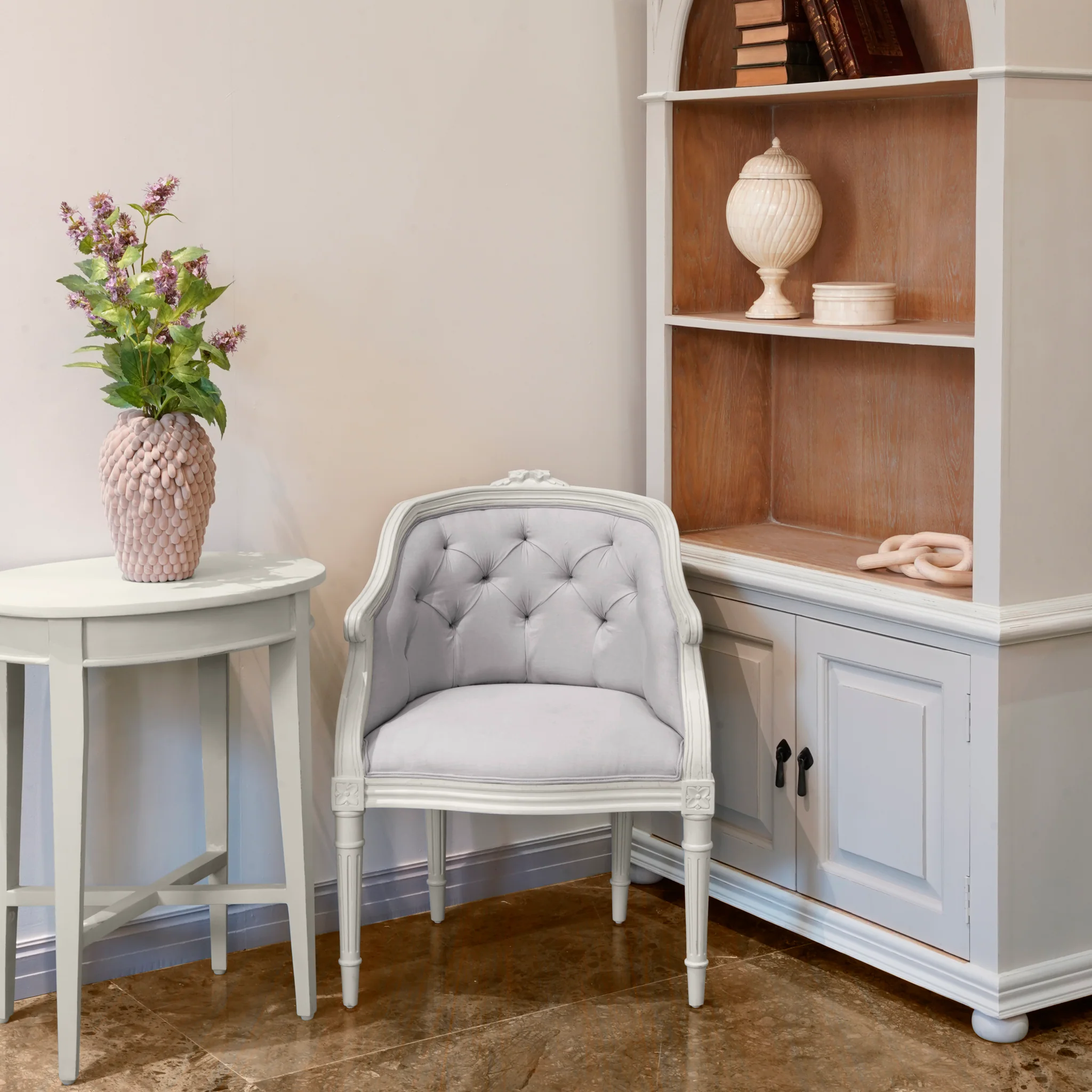 Gustavian Classic End Table - Image 2