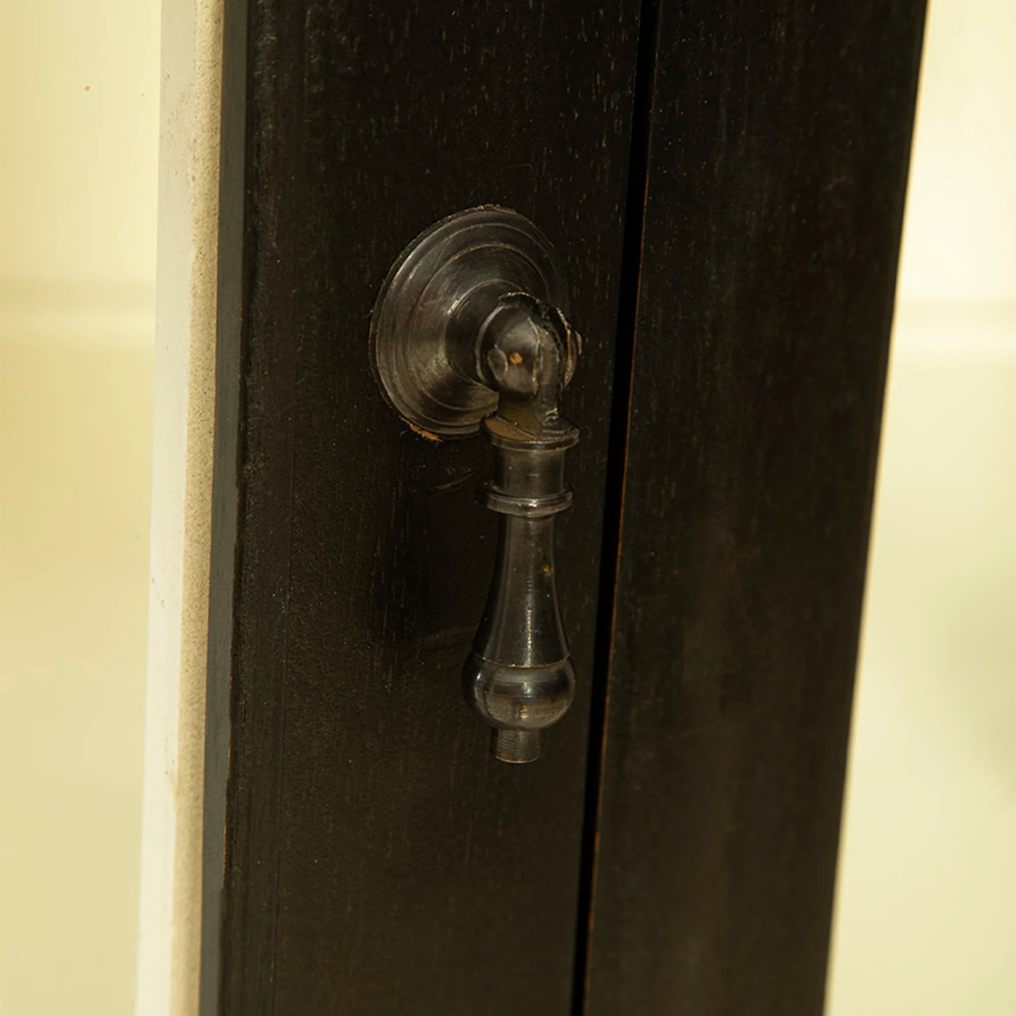 Keslen Glass Display Cabinet - Image 9