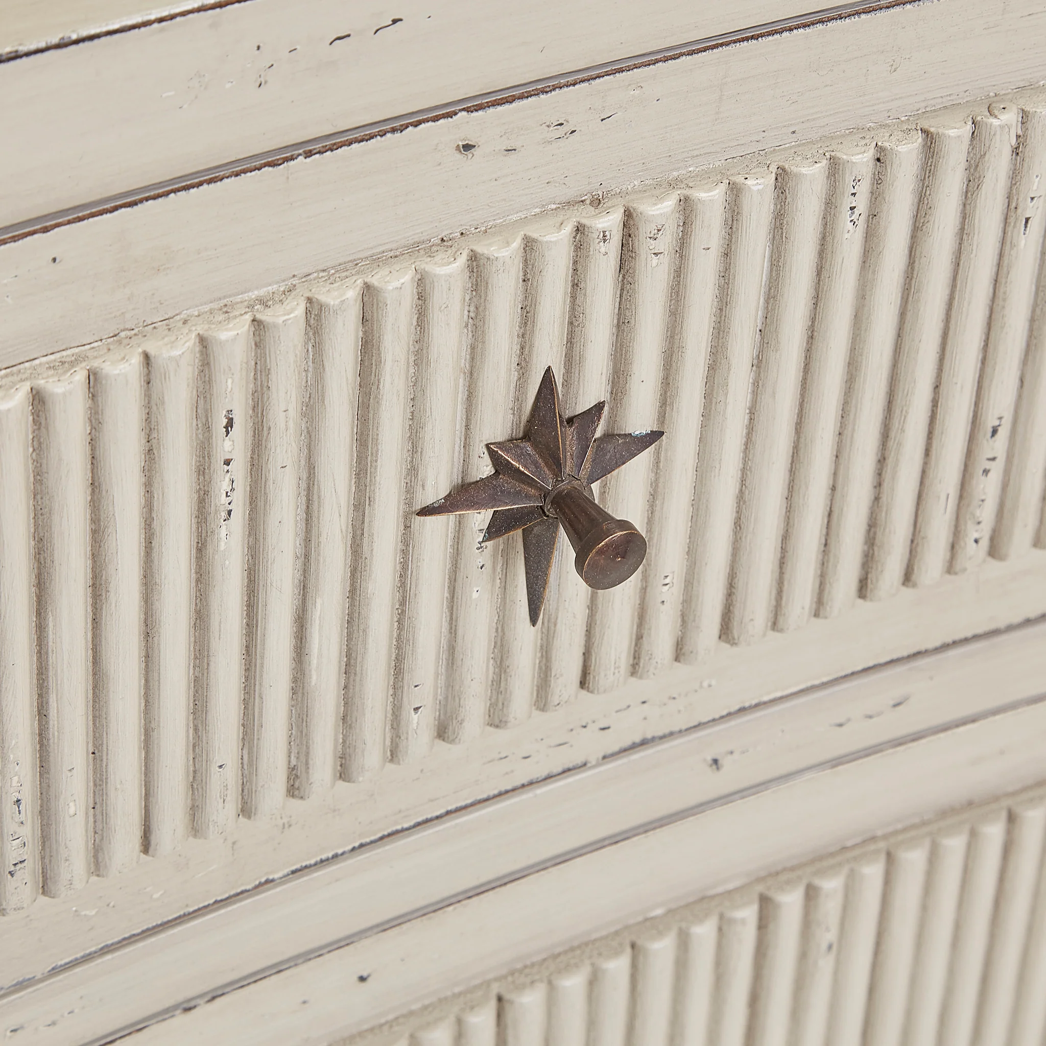 Mahogany Fluted Chest with Star Pulls - Image 3