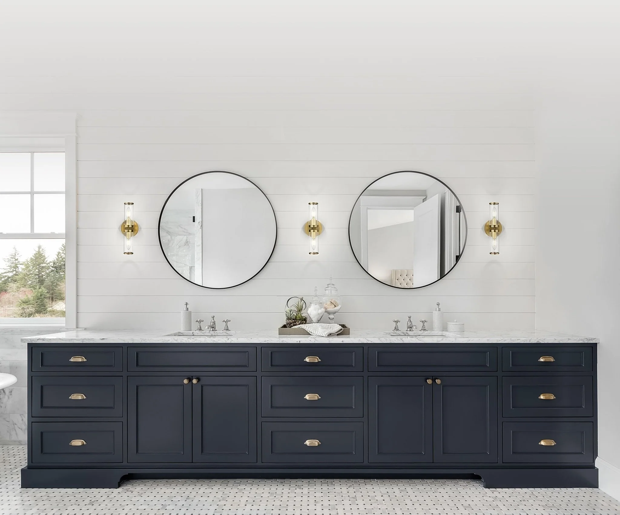 Margaux Vertical Sconce - Image 2