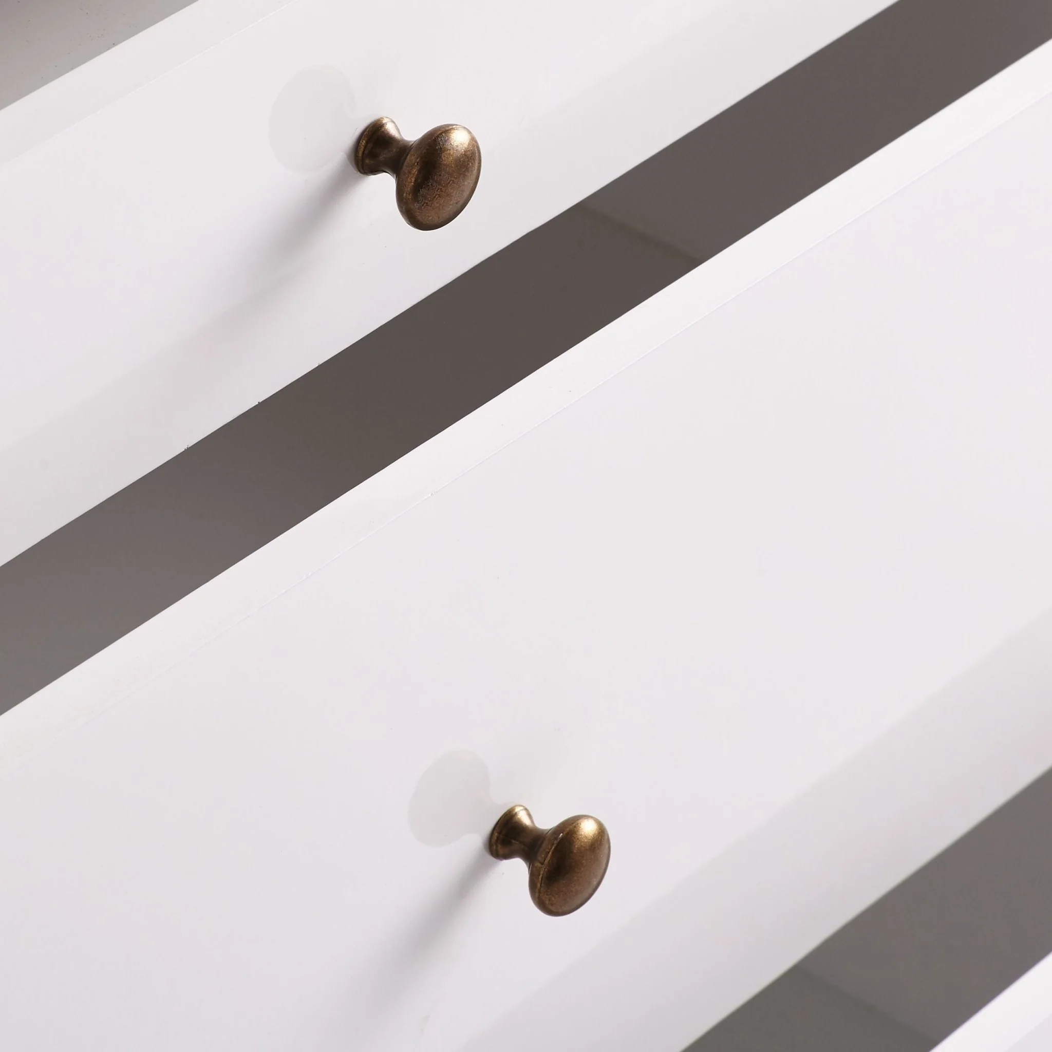 Small Sleek Chest - Image 6