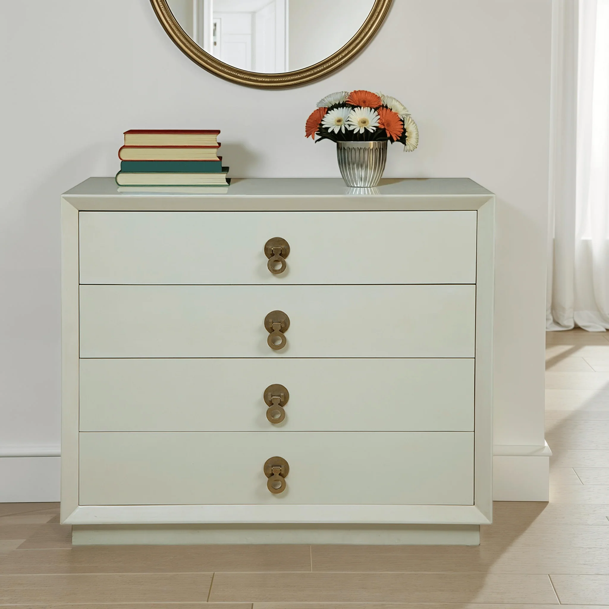 Sovana Lacquered Wood Chest