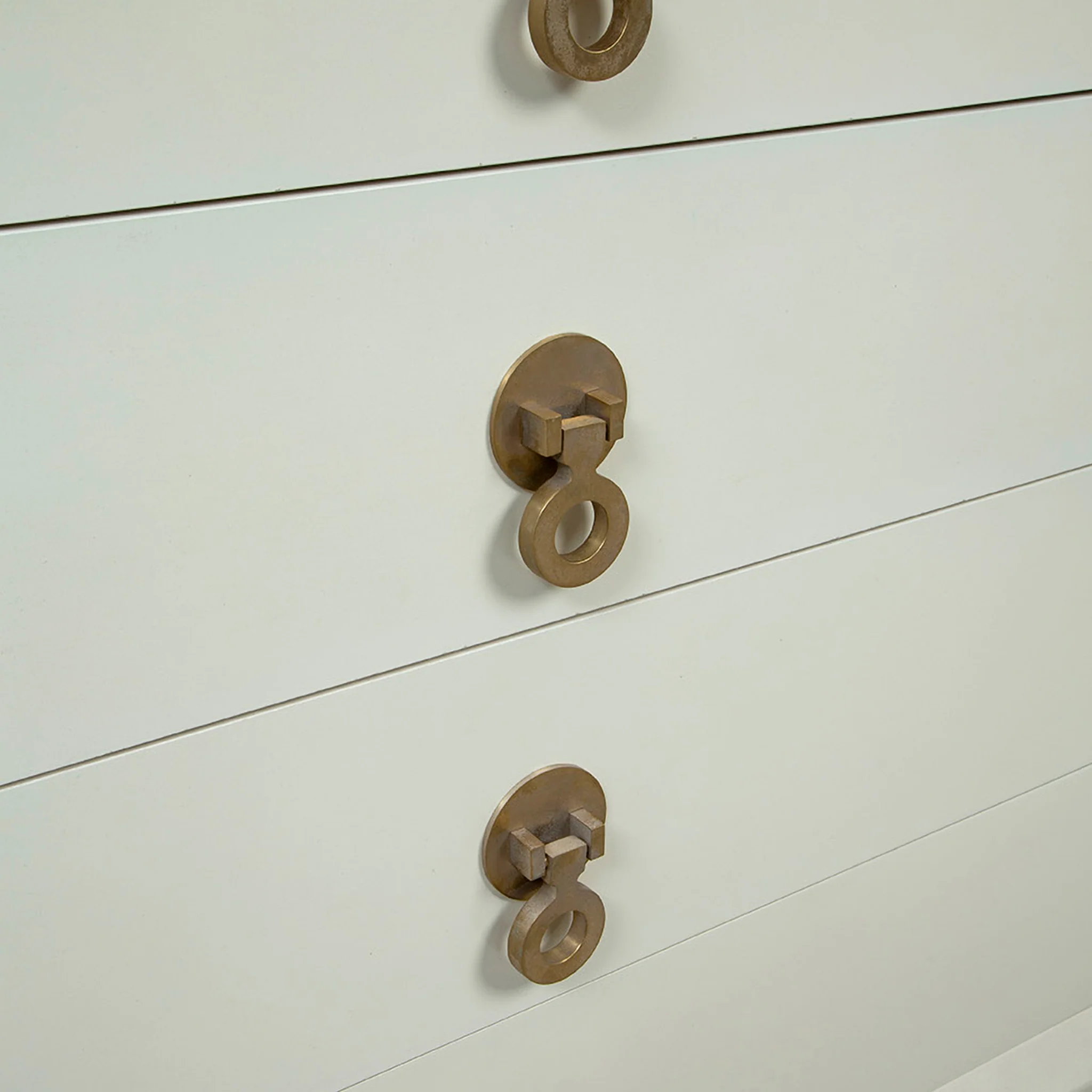 Sovana Lacquered Wood Chest - Image 5