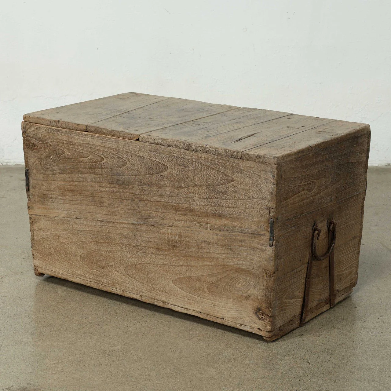 Xio Pine Storage Trunk - Image 4