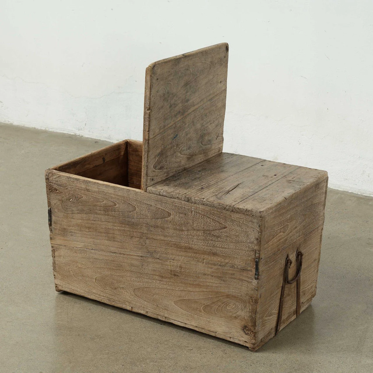 Xio Pine Storage Trunk - Image 5